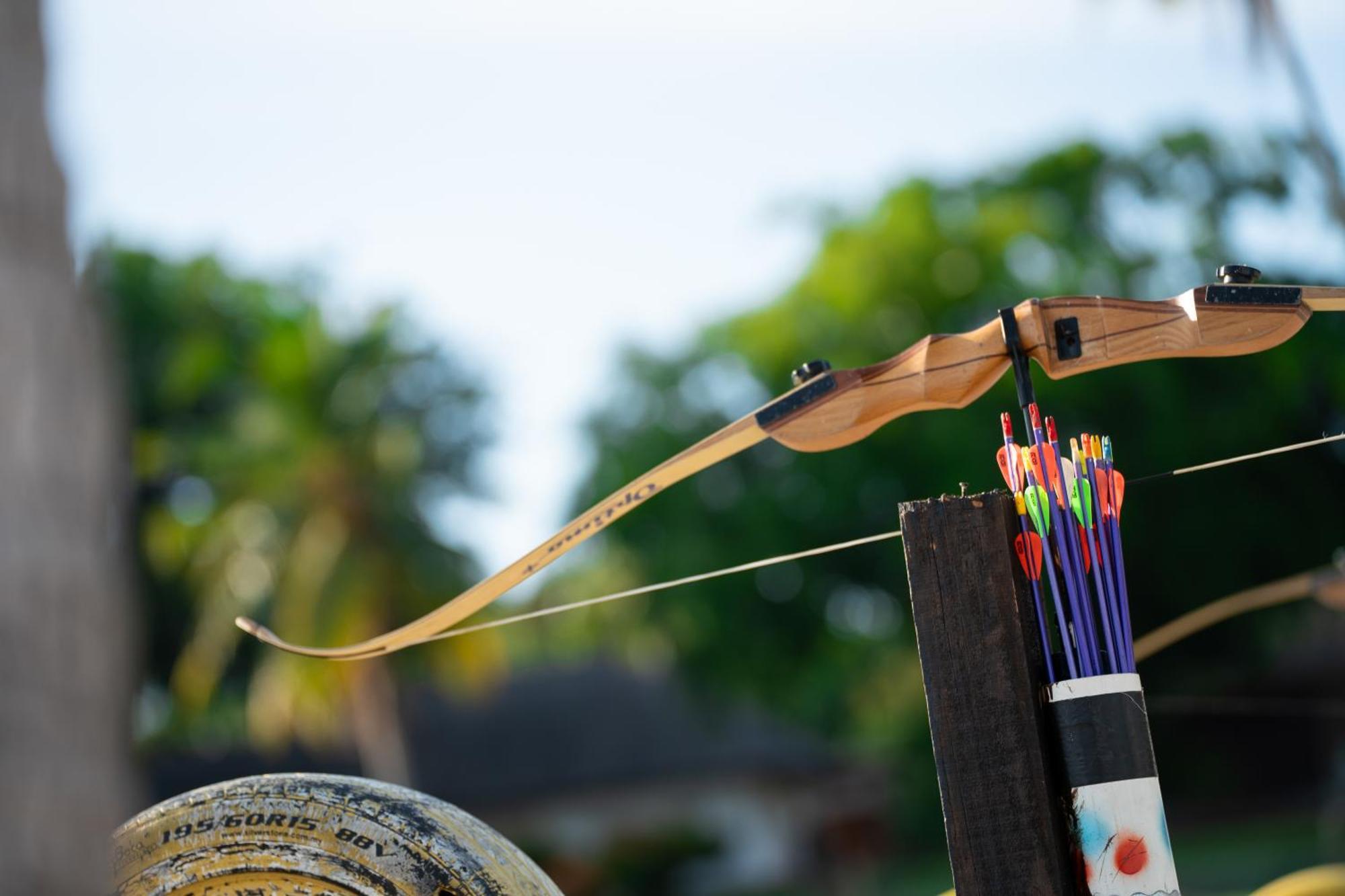 מלון Lexis Hibiscus פורט דיקסון מראה חיצוני תמונה A recurve bow